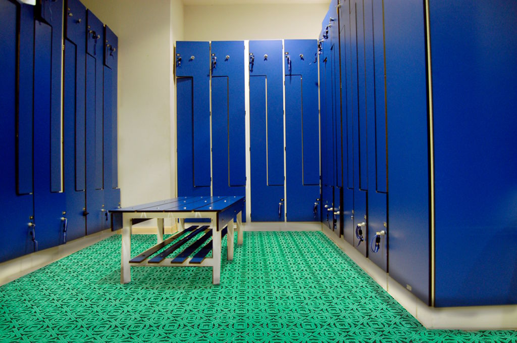Carreaux en plastique Loseplast pour le conditionnement d'espaces hygiéniques tels qu'un spa ou une salle de sport