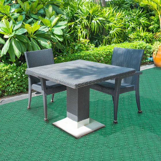 Créez un espace confortable pour votre terrasse ou votre jardin en installant des carreaux en plastique ITM Loseplast